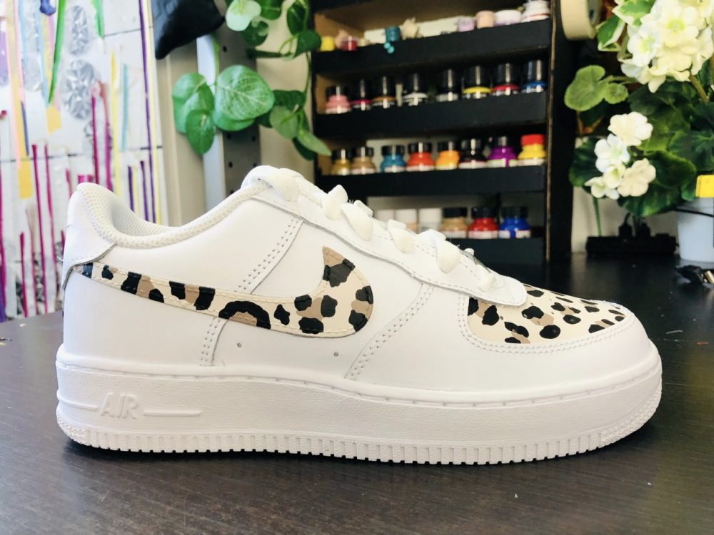 Custom motifs léopard baskets nike airforce 1 personnalisées – Image 4