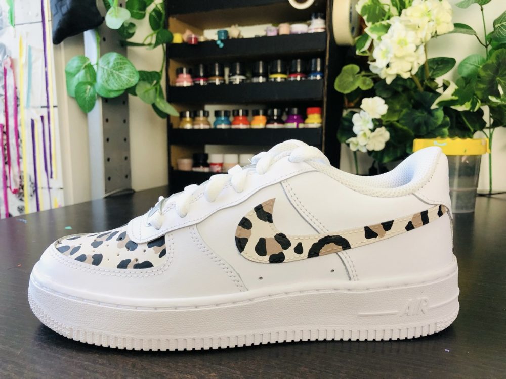Custom motifs léopard baskets nike airforce 1 personnalisées – Image 5
